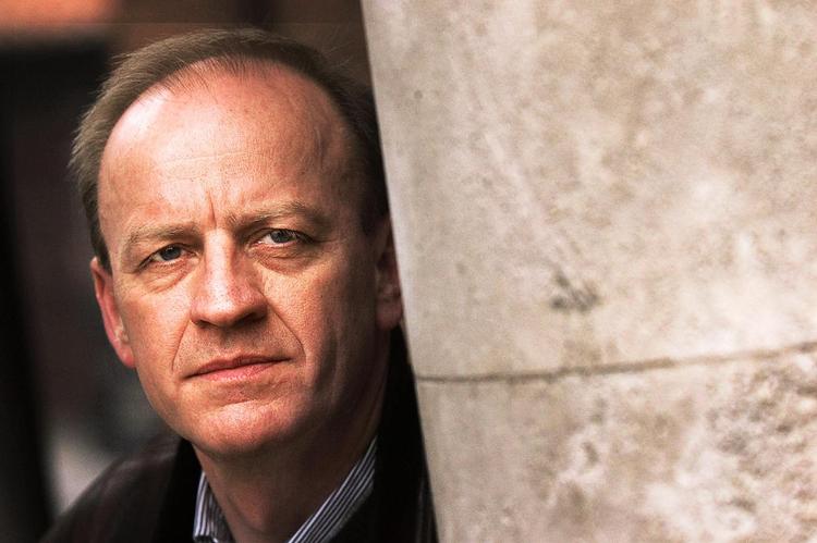 Med krimien ’Når dragen løfter hovedet’ fra 2012 bliver Frode Z. Olsen for første gang oversat. 