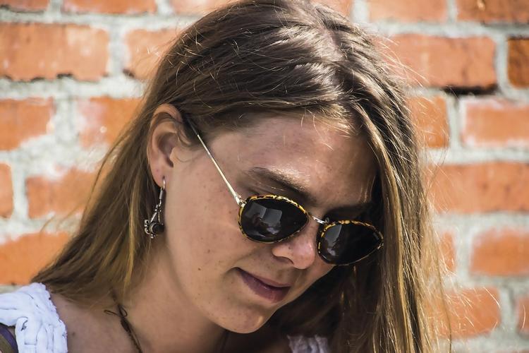 Dea Sofie Kudsk tager sin læser med på rygsækrejse til Colombia, og der bliver både delt joints og hverdagsbeskrivelser fra den lokale nærbutik. 