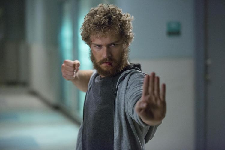 Danny Rand spilles af engelske Finn Jones, der også kendes for rollen som Loras Tyrell i 'Game of Thrones'.  