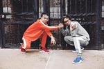 Rapduoen Rae Sremmurd poserer i Puma Suede anno 2017 i de klassiske farver rød og blå med hvide striber. Men mange Puma Suede-fans går på jagt efter vildere farvekombinationer, f.eks. sorte med pistaciefarvet stribe, guld med sort, brune med orange eller karry med blå. Pr-foto