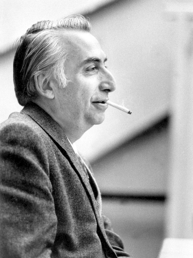 Med ’Mytologier’ lod Roland Barthes (1915-1980) såkaldt høj- og lavkultur optræde side om side og analyserede legetøj på linje med litteratur. 