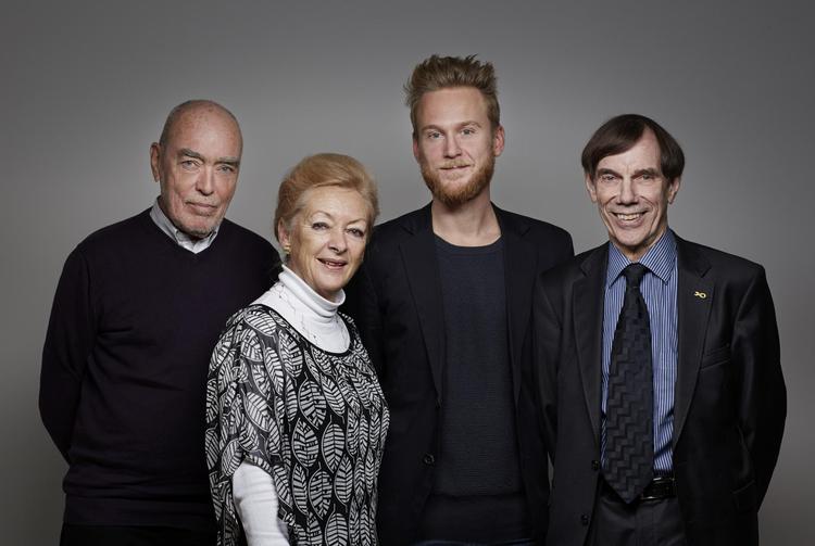 Preben Vilhjelm, Helle Degn og nu afdøde Mogens Camre skød Huxi Bachs programserie med ekspolitikere i gang i januar 2013. 