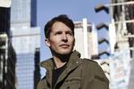 James Blunt er morsom, når han skriver på Twitter. Helt så morsomme er hans sange på det nye album ’The Afterlove’ dog ikke. 