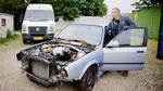 25-årige Jeppe fra Havdrup er en af de tre hovedpersoner i DR 3's udsendelsesrække 'De unge brugtvognsforhandlere'. 