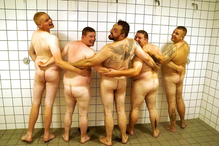 Fem nye ’rigtige mænd’ – fra venstre Rasmus, Julle, Flemming, Thomas og Krabbe – har meldt sig til anden sæson af DR’s livsstilsprogram. 