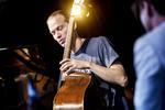 Danske Jasper Høiby, engelske Ivo Neame og svensk-norske Anton Eager leverer Phronesis-jazz på højt plan sammen med Frankfurt Radio Big Band. 