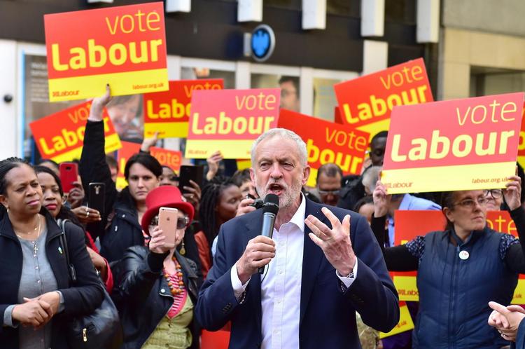 Siden Jeremy Corbyn blev valgt til formand for britiske Labour, har partiet slået sig til blods på interne magtkampe. 