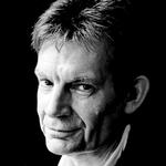 Graham Swift lader den udbyttede kvinde sejre i mændenes verden ved hjælp af sin sensualitet og sit sprog. 