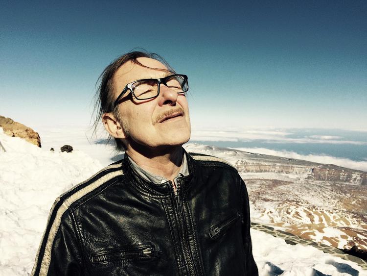 Forfatter Hans Otto Jørgensen er aktuel med bogen 'Revolutionær – en Andy Warhol-komposition'.  