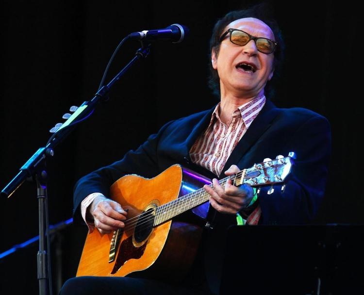 Ray Davies synger på 'Americana', som om han har god tid. Et album fra gyngestolen. 