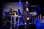 Einstürzende Neubauten havde ved en koncert Koncerthuset i 2015 danmarkspremiere på krigsværket 'Lament' flankeret af den kvindelige danske avantgarde-strygekvartet Messerkvartetten.  