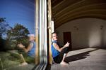 Den vestlige verdens vækstsamfund en blindgyde, mener Peter Høeg, der er en nøglefigur i Vækstcenteret i Nørre Snede, hvor han underviser og træner i yoga, kreativitet og meditation. Arkivfoto Astrid Dalum