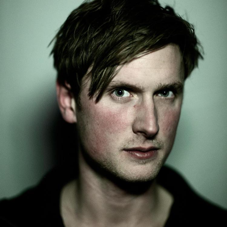 Hamlet. At være eller ikke være en god Hamlet, ja det bliver spørgsmålet for Mikkel Boe Følsgaard. 