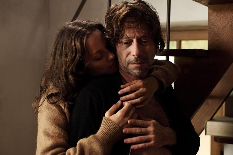 Fransk, fiffigt og mareridtagtigt møde med Matthieu Amalric og Charlotte Gainsbourg i åbningsfilmen ’Les Phantômes d’Ismaël’ 