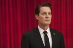 Kyle MacLachlan er tilbage i rollen som den heroiske, vakse og kaffeelskende agent Dale Cooper. Men alt er forandret i det nye 'Twin Peaks', og vi møder en helt anden Cooper her 25 år senere. 