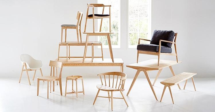 Nofu, hedder Bilka og Føtex’ nye møbellinje. Især stolene ligner møbler, man kan finde hos Muuto, FDB Møbler og Hans J. Wegner. Lænestolen minder om en stol af Ole Wanscher, men der er nok snarere tale om inspiration end egentlig kopiering. 