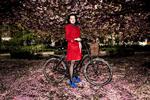 Leonora Christina Skov cykler rundt i stiletter, for hun ejer ikke praktisk tøj. »Jeg kunne ikke drømme om at gå i regntøj og gummistøvler«, siger hun.   