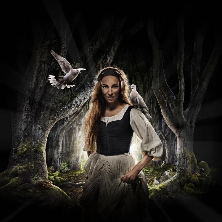 Maria Wickmann spiller, så man ikke kan andet end at falde for hende. 