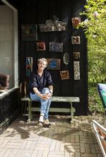 Mette Lund Hartvig fandt først ud af, at der gemmer sig et havemenneske i hende, da hun fik sommerhus. Hun har dog hverken anlagt bede eller køkkenhave.  