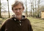 Søren Ryge vil i aften præsentere et nyt stykke beklædning: en ny sweater. 