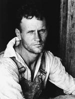 Walker Evans’ portræt af denne yngre mand fra 1930’erne er et af de mange værker, der netop nu kan ses i Pompidou-centret. Evans’ billeder viser et billede af et USA, der var alt andet end glamourøst. 