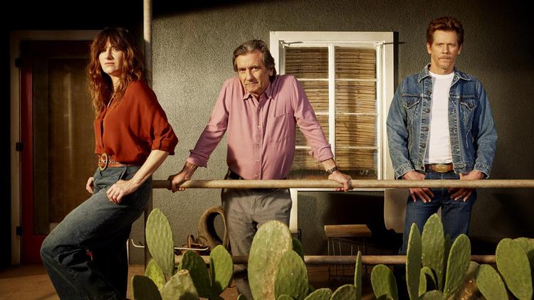 ’I Love Dick’ (øverst) er fyldt med referencer til andre værker, som man på Amazon kan klikke sig videre til, f.eks. videoværket 'El Desierto’ (th.) af Lhasa de Sela. 