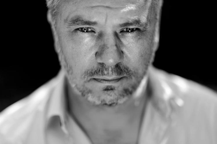 Jesper Steins sprog har aldrig været bedre, lyder anmelderens dom . 