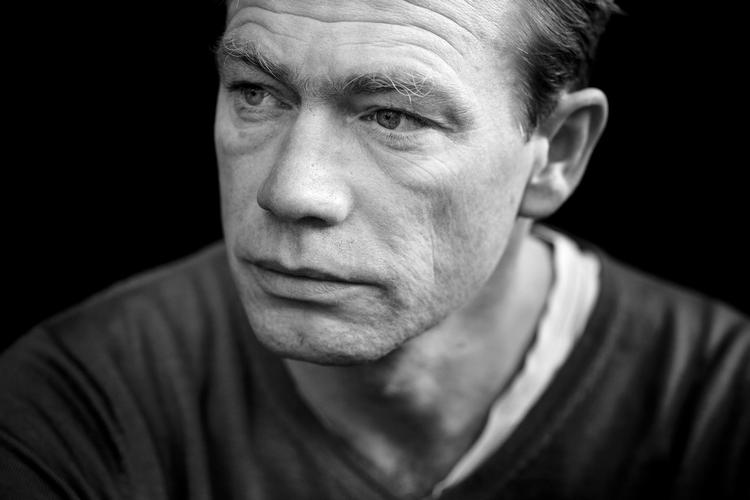 Jeppe Brixvold er enig med Mikkel Thykier i, at medierens litteraturdækning er mangelfuld. Foto: Lasse Kofod 