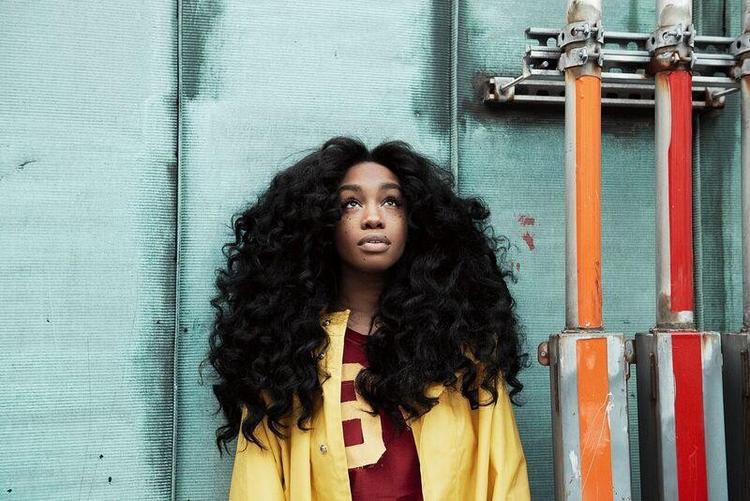 Efter at have skrevet for Beyoncé og Rihanna træder SZA nu selv ud på den store scene. 