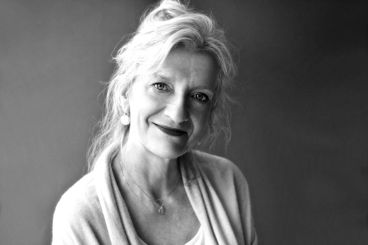 Elizabeth Strout er glad for storbyen, hvor hun kan være anonym, observere og studere folk, der ikke kender hende.  