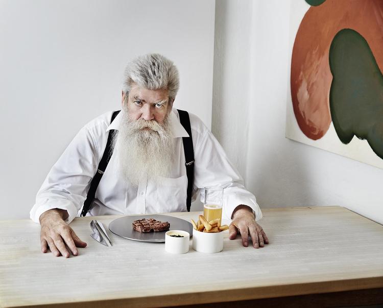 Resturantkæden A Hereford Beefstouw har bedt kunstneren Ingvar Cronhammar om at skabe et bestik, der skal få os til at reflektere over vores måltid. Foto: Mingo Photo 