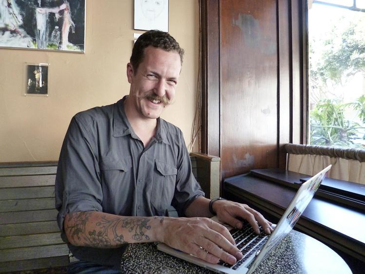 Den britiske journalist Ben Hammersley dokumenterer nogle af de mange svindelnumre, der finder sted i cyberspace. 