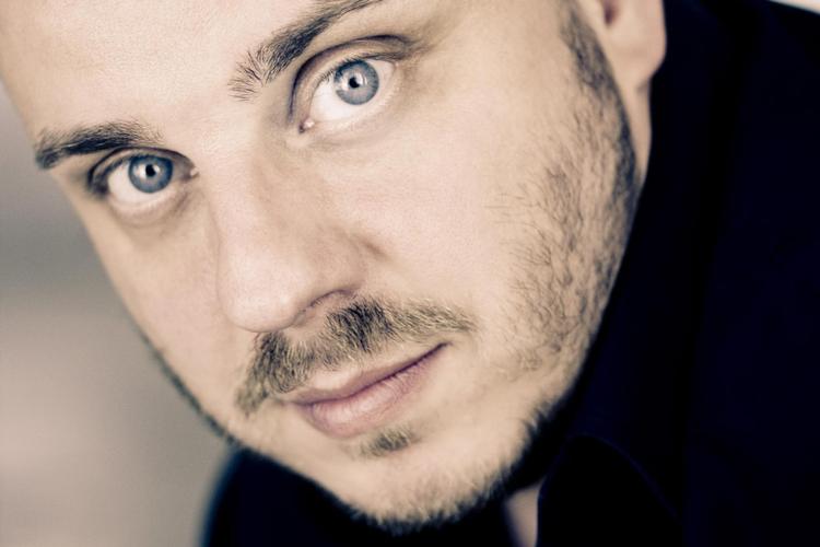 Den tyske sanger Matthias Goerne kan lette på sin store stemme og samtidig holde fast i kerneklangen. Det er med til at gøre hans Schumann-album dejligt. 