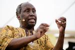 Ngugi Wa Thiong’o har valgt at stille sig solidarisk med sine svenske kolleger, så han kommer ikke på årest bogmesse som planlagt. 