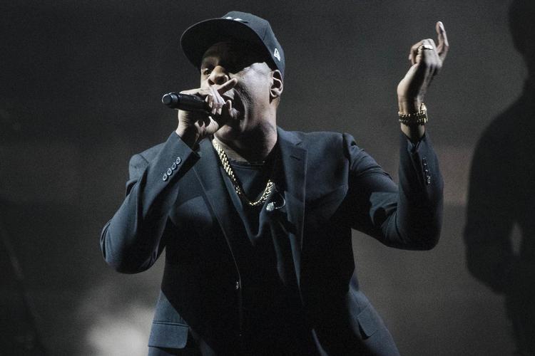 På de personlige linjer rydder Jay-Z op efter et livslangt egotrip, men han holder fast i at være en nobel (men stadig grådig!) forretningsmand. 