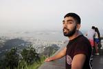 Mawaan Rizwan forsøger at nærme sig ’gudsmolekylet’. 