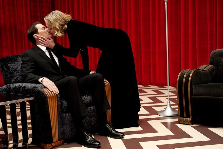 Agent Cooper (Kyle MacLachlan) og Laura Palmer (Sheryl Lee) er omgærdet af mystik i ’Twin Peaks’. 
