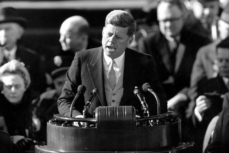 John F. Kennedy ved sin indsættelsestale i 1961 på Capitol Hill. Arkivfoto AP