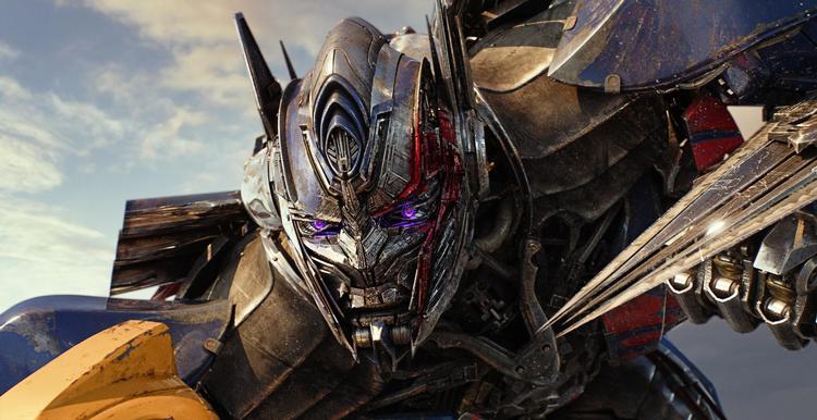 Filmen ’Transformers: The Last Knight’ er femte film i rækken af actionbrag om biler, der kan forvandle sig til robotter. Men filmen har kun solgt lidt under halvdelen af det antal billetter, som distributøren håbede på i Danmark. 