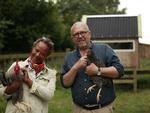 Hella Joof og Klaus Bondam i førstnævntes nye haveprogram på TV 2. 