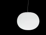 Jasper Morrisons design er så underspillet, at man ikke kan se, der står en designer bag. Den buede ledning er eneste dekoration på lampen Glo-ball.  
