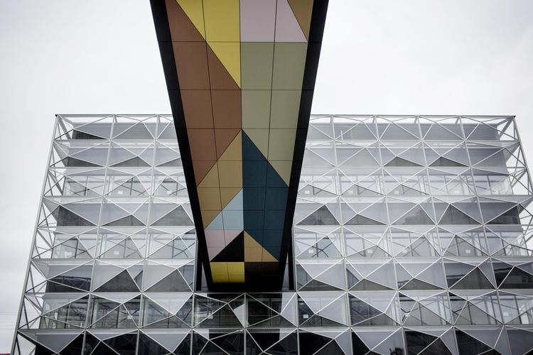 Malene Bachs udsmykning af gangbroen på Jagtvej