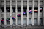 ’Bodies in Urban Spaces' er efter sigende blevet opført over 100 gange i forskellige byer. I København kiler kroppene sig ind i byrummets sprækker, mellemrum, på gesimser, mellem søjler, på en 2 en halv times vandretur fra Christianshavns Torv til midt på Nørrebro. 