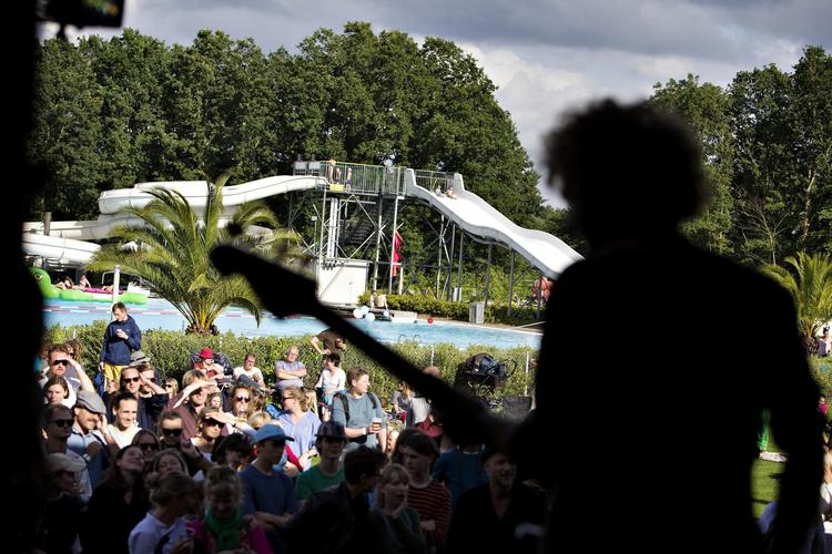 Badesøen Festival kombinerer badeland og musik og har her til morgen løftet sløret for en række korte, intimkoncerter under årets festival. Martin Lehmann
