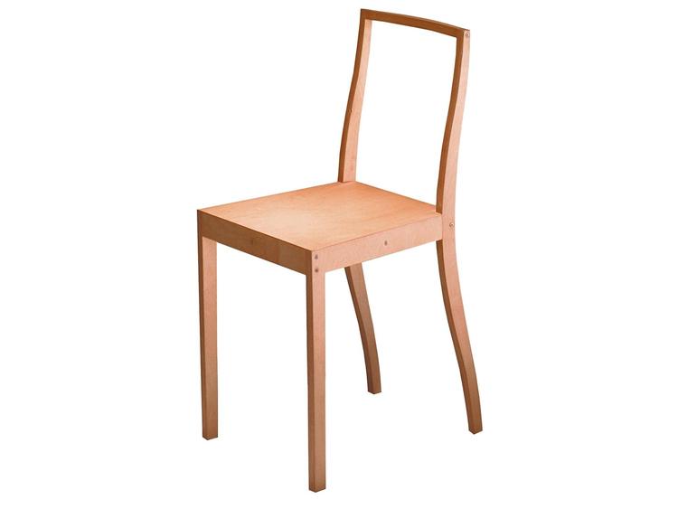 Jasper Morrison lavede selv denne stol i 1988 ved hjælp af en stiksav, noget lim og nogle skruer. Senere satte Vitra den i produktion. Men i dag kan man ikke længere få stolen. 