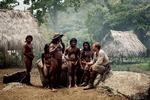 Percy Fawcett, spillet af Charlie Hunnam, i samtale med indianere i Amazonas, hvor den virkelige Fawcett for 100 år siden mente at have fundet spor af en 1.000 år gammel by-kultur. 