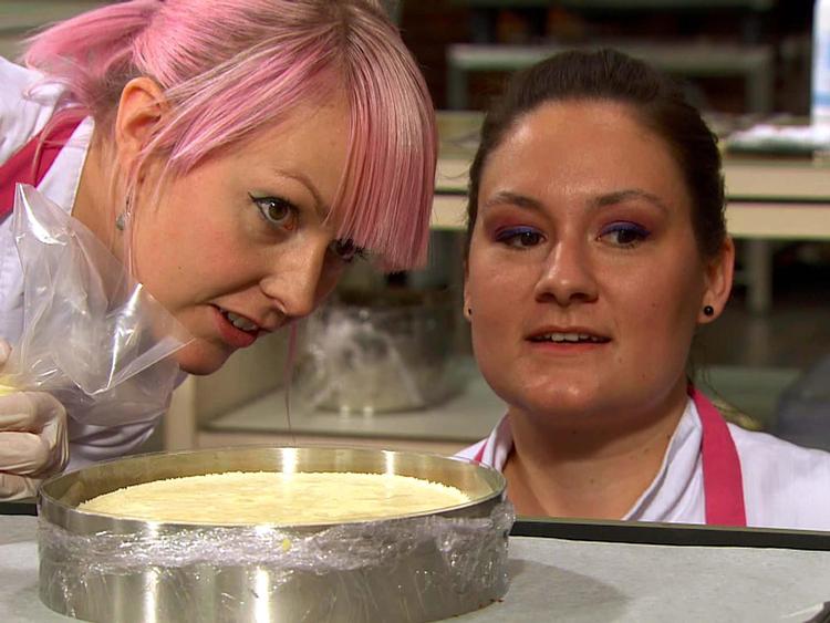 Helle Thrige Nielsen (t.v.) og Nadia Mailind Groth, der begge arbejder på Rungstedgaard, vandt 'Sukkertoppen' med cifrene 20-19.  