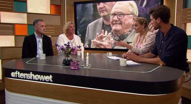 Journalister interviewer journalister om prins Henriks helbred. Henrik Palle savner en mediciner, en rigtig ekspert, i Aftenshowet mandag. 