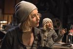 Cate Blanchett indtager 12 ’ismer’ i filmen. Her surrealisme som dukkefører. 