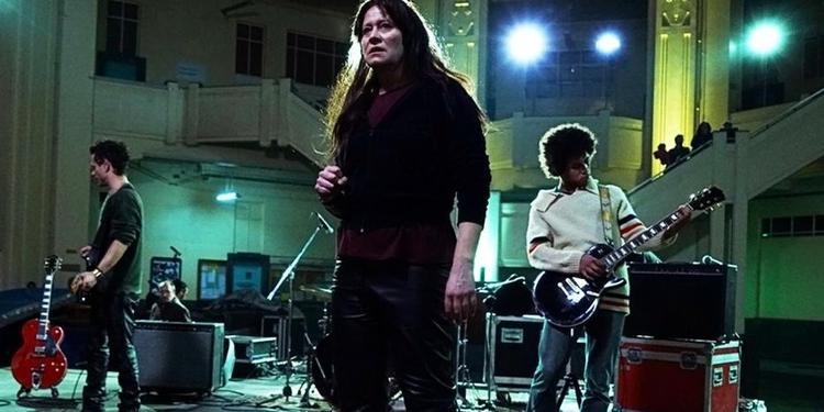 I filmen om Nico synger Trine Dyrholm otte sange og har en lyd, der ligger langt fra hendes egen karakter. 